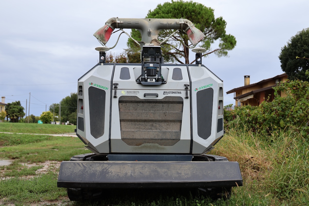 Agricobots Atomatika è dotato di sensoristica avanzata come Gnss, Lidar e stereocamere oltre che di bumper frontale di sicurezza